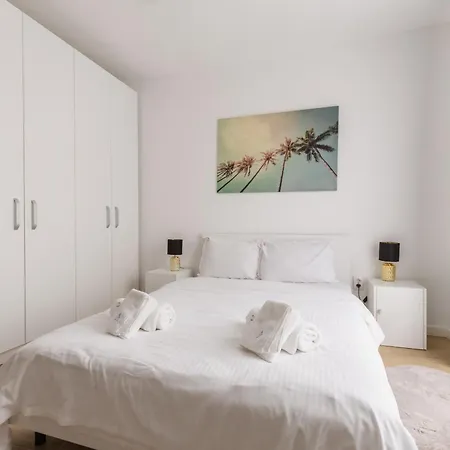 Cozy Retreat With Private Parking Apartment