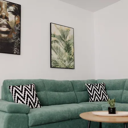 Cozy Retreat With Private Parking *